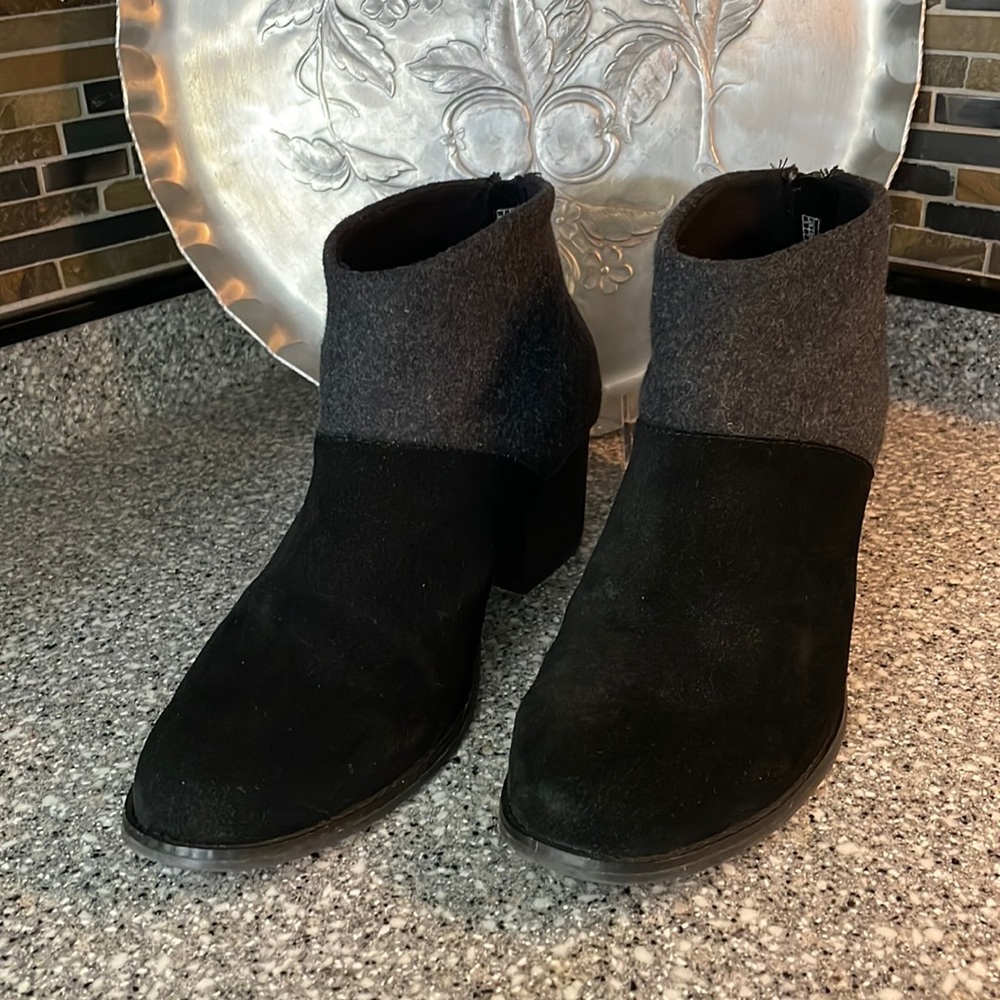 TOMS Leila Black Suede Grey Wool Bootie size 9